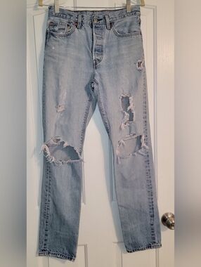 Levi's Buttonfly 501 Ripped Straight Jeans BIG E